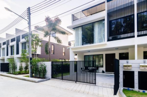 Elata townhouse 3 bdr 3 bth, 800m to Bangtao beach